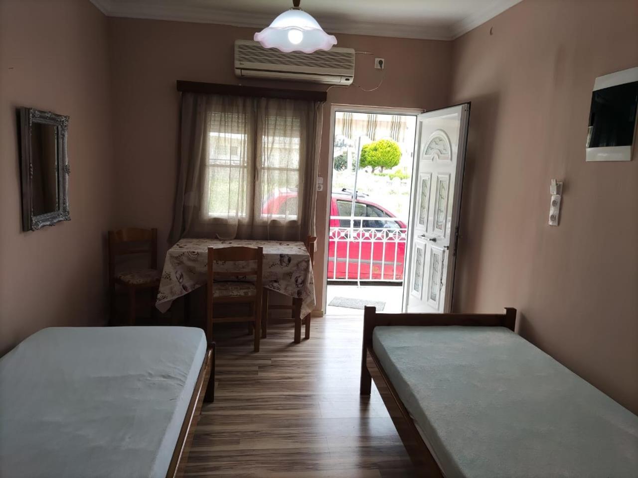 Sissy Apartment Vrahati Buitenkant foto
